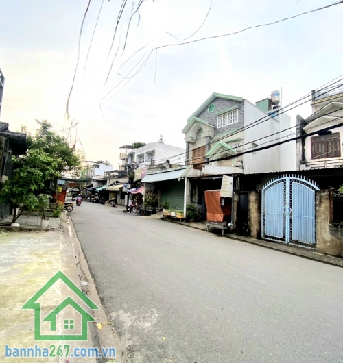 CHỈ 22 TỶ (TL CHÍNH CHỦ) – MẶT TIỀN KINH DOANH ĐƯỜNG SỐ 9 – DIỆN TÍCH LỚN HIẾM Diện tích: 300m² Ngang 8m x Dài 37m – đất dài đẹp, cực hiếm khu vực. Lợi thế kinh doanh: ✔ Mặt tiền đường rộng 20m, giao thông 2 chiều ✔ Gần AEON Mall Tân Phú, tiện ích xung qu