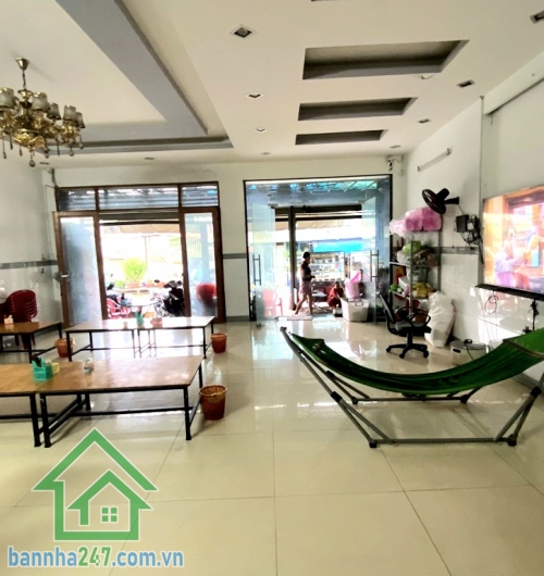 CHỈ 22 TỶ (TL CHÍNH CHỦ) – MẶT TIỀN KINH DOANH ĐƯỜNG SỐ 9 – DIỆN TÍCH LỚN HIẾM Diện tích: 300m² Ngang 8m x Dài 37m – đất dài đẹp, cực hiếm khu vực. Lợi thế kinh doanh: ✔ Mặt tiền đường rộng 20m, giao thông 2 chiều ✔ Gần AEON Mall Tân Phú, tiện ích xung qu