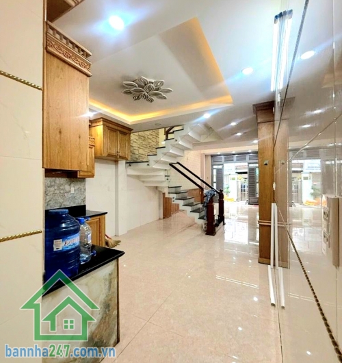 CHỈ 9,9 TỶ – NHÀ 5 TẦNG HXH 6M – TRƯỜNG CHINH, P.14 TÂN BÌNH – GẦN GA T3 - DT: (4 x 13)M - 5PN - 6WC Vị trí trung tâm: đường Trường Chinh, Phường 14, Tân Bình