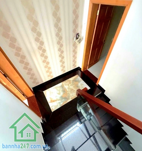 CHỈ 9,9 TỶ – NHÀ 5 TẦNG HXH 6M – TRƯỜNG CHINH, P.14 TÂN BÌNH – GẦN GA T3 - DT: (4 x 13)M - 5PN - 6WC Vị trí trung tâm: đường Trường Chinh, Phường 14, Tân Bình