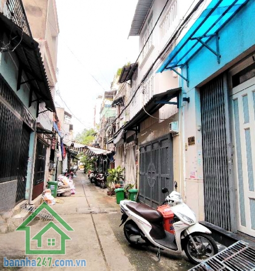 CHỈ 3,1 TỶ - NHÀ HẺM 4M – GẦN NGÃ TƯ MÃ LÒ & 18B – 4x8m (32m²) - 2PN * Diện tích: 4x8m (32m²) – 2 tầng, gồm 2PN, bố trí gọn gàng, ở liền. * Hướng Tây, hẻm trước nhà 4m.