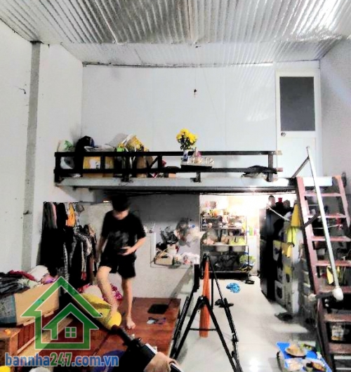 CHỈ 3,1 TỶ - NHÀ HẺM 4M – GẦN NGÃ TƯ MÃ LÒ & 18B – 4x8m (32m²) - 2PN * Diện tích: 4x8m (32m²) – 2 tầng, gồm 2PN, bố trí gọn gàng, ở liền. * Hướng Tây, hẻm trước nhà 4m.