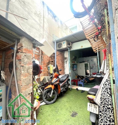 CHỈ 3,2 TỶ – ÂU CƠ, P.TÂN THÀNH, Q.TÂN PHÚ – GIÁP TÂN BÌNH – DT 42M² – NHÀ C4 TIỆN XÂY MỚI Hẻm 2,5m, vài bước chân ra hẻm ô tô Vị trí trung tâm, sát Big C Âu Cơ. 