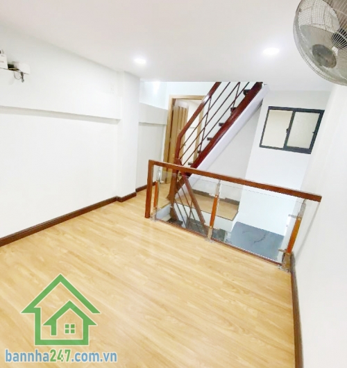 CHỈ 4,18 TỶ – SÁT MẶT TIỀN BÌNH THỚI – 3PN – TẶNG NỘI THẤT  Giá tốt khu Quận 11 – vị trí trung tâm – ở ngay! Diện tích: 3 × 8m – 24m² (công nhận 18.9m²)  Diện tích sàn: ~48.6m²