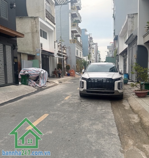 NHỈNH 4 TỶ - 50m ra mặt tiền Lê Văn Quới – hẻm xe hơi 5m thông tứ hướng. Gần chợ, trường học các cấp, bệnh viện, ủy ban – tiện ích bủa vây
