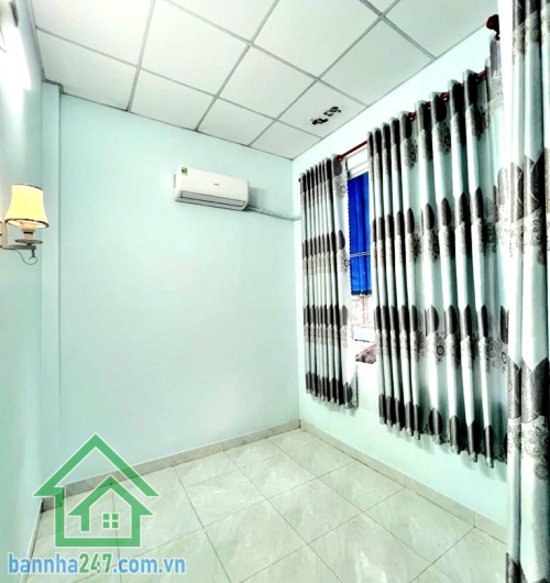 CHỈ 3,65 TỶ – NHÀ 2 TẦNG GÒ XOÀI, SÁT TÂN PHÚ – NHÀ MỚI ĐẸP – FULL PHÁP LÝ Diện tích: 4x7m (28m²), 2 Tầng BTCT (1 trệt 1 lầu)- 2 PN – 2 WC. Hẻm 5m thông, xe hơi ra vào thỉai mái.