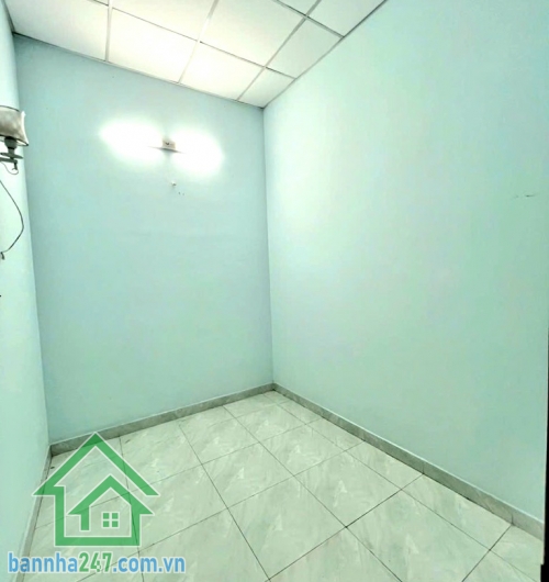 CHỈ 3,65 TỶ – NHÀ 2 TẦNG GÒ XOÀI, SÁT TÂN PHÚ – NHÀ MỚI ĐẸP – FULL PHÁP LÝ Diện tích: 4x7m (28m²), 2 Tầng BTCT (1 trệt 1 lầu)- 2 PN – 2 WC. Hẻm 5m thông, xe hơi ra vào thỉai mái.