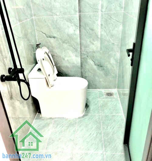 CHỈ 6,3 TỶ (TL) – SIÊU PHẨM 4 TẦNG – SÁT AEON TÂN PHÚ - HẺM NHỰA 6M CÓ VỈA HÈ – DT: 50M² - 4 PN – 5 WC - KHU PHÂN LÔ CAO TẦNG Diện tích: 5m x 10m = 50m² Kết cấu 1 trệt 3 lầu - 4 PN – 5 WC – công năng đầy đủ