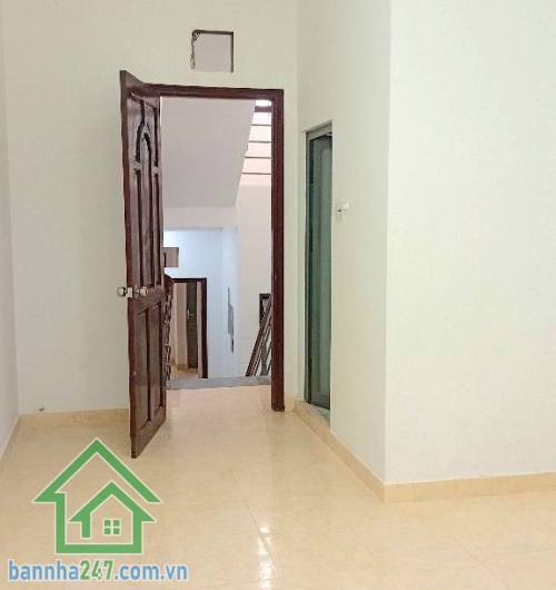 CHỈ 11,6 TỶ - SIÊU PHẨM NHÀ PHỐ NHẤT CHI MAI – SÁT NHÀ GA T3 - 4 PN - 4WC Diện tích: 53,3m² (3,2 x 17m) Kết cấu: 4 tầng BTCT – 1 trệt, 2 lầu, sân thượng - 4 PN - 4 WC