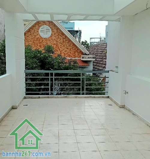 CHỈ 11,6 TỶ - SIÊU PHẨM NHÀ PHỐ NHẤT CHI MAI – SÁT NHÀ GA T3 - 4 PN - 4WC Diện tích: 53,3m² (3,2 x 17m) Kết cấu: 4 tầng BTCT – 1 trệt, 2 lầu, sân thượng - 4 PN - 4 WC