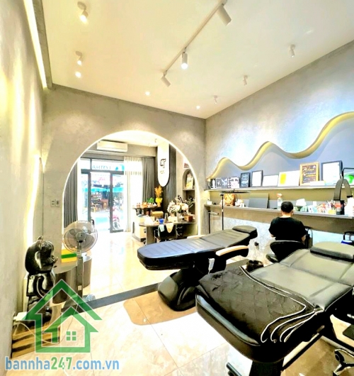 CHỈ 19,95 TỶ (TL) – MẶT TIỀN VIP BÀU CÁT – ĐƯỜNG 12M CÓ LỀ – NHÀ 4 TẦNG – Ô TÔ NGỦ NHÀ - 4 PN - 5 WC Vị trí đắc địa: mặt tiền Bàu Cát 1, khu VIP Tân Bình Đường 12m có lề, kinh doanh đa ngành, ô tô đậu thoải mái