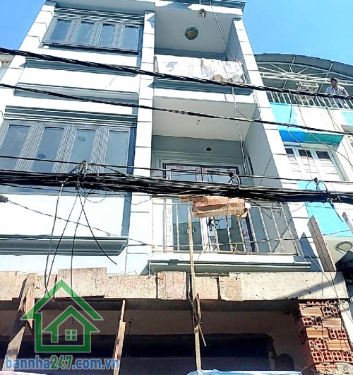 CHỈ 5,5 TỶ - NHÀ HẺM XE HƠI ĐỖ CỬA – VƯỜN LÀI – LÊ VĂN PHAN – TÂN PHÚ - 2 PN – 3 WC (mỗi tầng 1 WC) Diện tích: 28m² (4x 7)m Kết cấu: Trệt + Lửng + 2 Lầu + Sân thượng