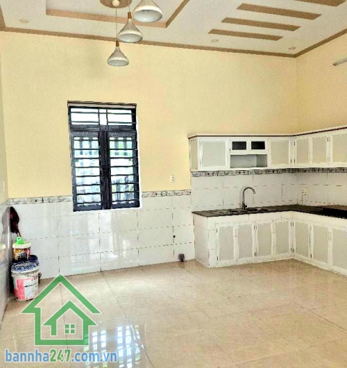 CHỈ 4,35 TỶ (TL) – NHÀ HẺM XE HƠI – ĐƯỜNG SỐ 9 – BÌNH HƯNG HÒA, BÌNH TÂN - DT: 53M² (5 x 10,6)m - 2 PN – 2 WC * Diện tích: 5 x 10,6m * Kết cấu: 1 trệt 1 lầu
