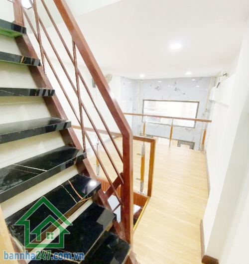 CHỈ 4,18 TỶ – SÁT MẶT TIỀN BÌNH THỚI – 3PN – TẶNG NỘI THẤT  Giá tốt khu Quận 11 – vị trí trung tâm – ở ngay! Diện tích: 3 × 8m – 24m² (công nhận 18.9m²)  Diện tích sàn: ~48.6m²