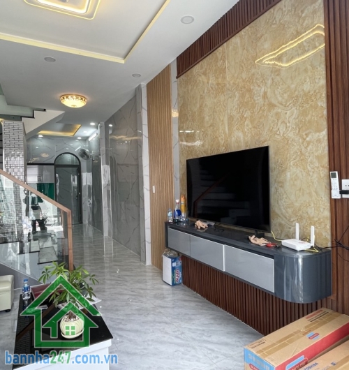 CHỈ 5,2 TỶ - BÁN NHÀ TÂN BÌNH – 56M² – 2 TẦNG – 3PN – 3WC – CHỈ 5,2 TỶ Nhà mới tinh, khách mua dọn vào ở ngay. Kết cấu: 2 tầng, có sân trước, 3PN, 3WC. 