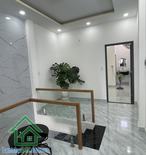 CHỈ 5,2 TỶ - BÁN NHÀ TÂN BÌNH – 56M² – 2 TẦNG – 3PN – 3WC – CHỈ 5,2 TỶ Nhà mới tinh, khách mua dọn vào ở ngay. Kết cấu: 2 tầng, có sân trước, 3PN, 3WC. 