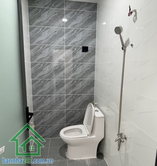 CHỈ 5,2 TỶ - BÁN NHÀ TÂN BÌNH – 56M² – 2 TẦNG – 3PN – 3WC – CHỈ 5,2 TỶ Nhà mới tinh, khách mua dọn vào ở ngay. Kết cấu: 2 tầng, có sân trước, 3PN, 3WC. 