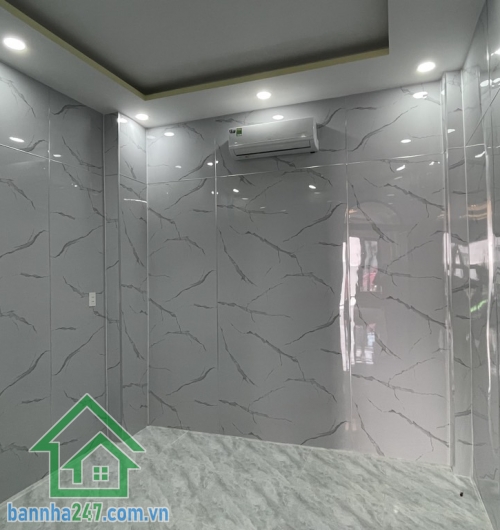 CHỈ 5,2 TỶ - BÁN NHÀ TÂN BÌNH – 56M² – 2 TẦNG – 3PN – 3WC – CHỈ 5,2 TỶ Nhà mới tinh, khách mua dọn vào ở ngay. Kết cấu: 2 tầng, có sân trước, 3PN, 3WC. 