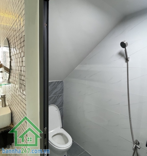 CHỈ 5,2 TỶ - BÁN NHÀ TÂN BÌNH – 56M² – 2 TẦNG – 3PN – 3WC – CHỈ 5,2 TỶ Nhà mới tinh, khách mua dọn vào ở ngay. Kết cấu: 2 tầng, có sân trước, 3PN, 3WC. 