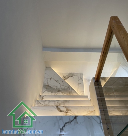 CHỈ 4,4 TỶ – NHÀ 3 TẦNG MỚI – NGAY NI SƯ HUỲNH LIÊN, GIÁP BÀU CÁT – XE HƠI ĐẬU CỬA – 32M2 – 3PN – 3WC * Nhà mới tinh, thiết kế hiện đại, gồm 1 trệt 2 lầu, 3PN - 3WC.