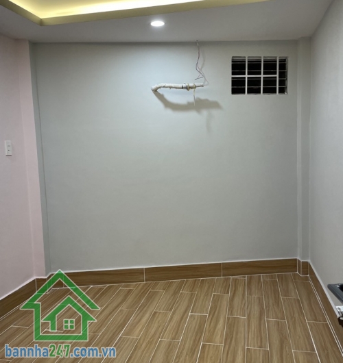 CHỈ 4,4 TỶ – NHÀ 3 TẦNG MỚI – NGAY NI SƯ HUỲNH LIÊN, GIÁP BÀU CÁT – XE HƠI ĐẬU CỬA – 32M2 – 3PN – 3WC * Nhà mới tinh, thiết kế hiện đại, gồm 1 trệt 2 lầu, 3PN - 3WC.