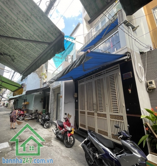 CHỈ 4,4 TỶ – NHÀ 3 TẦNG MỚI – NGAY NI SƯ HUỲNH LIÊN, GIÁP BÀU CÁT – XE HƠI ĐẬU CỬA – 32M2 – 3PN – 3WC * Nhà mới tinh, thiết kế hiện đại, gồm 1 trệt 2 lầu, 3PN - 3WC.