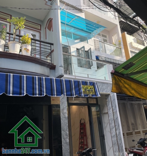 CHỈ 4,4 TỶ – NHÀ 3 TẦNG MỚI – NGAY NI SƯ HUỲNH LIÊN, GIÁP BÀU CÁT – XE HƠI ĐẬU CỬA – 32M2 – 3PN – 3WC * Nhà mới tinh, thiết kế hiện đại, gồm 1 trệt 2 lầu, 3PN - 3WC.