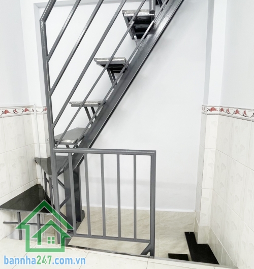 CHỈ 2,65 TỶ – NHÀ MỚI ĐẸP 3 TẦNG – GẦN HẺM XE HƠI 10M – SỔ HỒNG RIÊNG – Ở NGAY Vị trí: Gần BV Quận Tân Phú, UBND Phường, cách hẻm xe hơi 10m Khuông Việt, trung trung tâm khu dân cư an ninh, thuận tiện di chuyển mọi hướng.