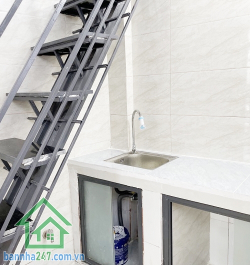 CHỈ 2,65 TỶ – NHÀ MỚI ĐẸP 3 TẦNG – GẦN HẺM XE HƠI 10M – SỔ HỒNG RIÊNG – Ở NGAY Vị trí: Gần BV Quận Tân Phú, UBND Phường, cách hẻm xe hơi 10m Khuông Việt, trung trung tâm khu dân cư an ninh, thuận tiện di chuyển mọi hướng.