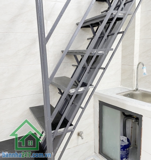 CHỈ 2,65 TỶ – NHÀ MỚI ĐẸP 3 TẦNG – GẦN HẺM XE HƠI 10M – SỔ HỒNG RIÊNG – Ở NGAY Vị trí: Gần BV Quận Tân Phú, UBND Phường, cách hẻm xe hơi 10m Khuông Việt, trung trung tâm khu dân cư an ninh, thuận tiện di chuyển mọi hướng.
