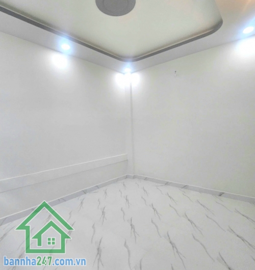 CHỈ 4,2 TỶ – NHÀ ĐẸP 2 TẦNG – 33m² (DT Sàn 54m²) – HẺM XE HƠI 6M – TÂN PHÚ - GẦN NHÀ THỜ TÂN HƯƠNG.  Nhà mới, vào ở ngay – tiện ích xung quanh đầy đủ. Kết cấu: Kết cấu: 1 trệt, 1 lầu có ban công. 2PN – 2WC – phòng khách – bếp đủ công năng. Hẻm trước nhà 6