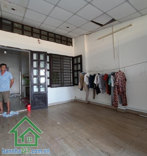 CHỈ 10 TỶ – MẶT TIỀN HẺM NHỰA 12M - THÔNG – ĐẸP NHẤT LÊ VĂN QUỚI – XE TẢI VÀO TẬN NHÀ – 100M² Diện tích: 100m² (4.2 x 25) – vuông vức, cực đẹp. 