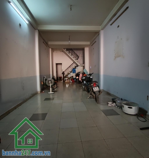 CHỈ 10 TỶ – MẶT TIỀN HẺM NHỰA 12M - THÔNG – ĐẸP NHẤT LÊ VĂN QUỚI – XE TẢI VÀO TẬN NHÀ – 100M² Diện tích: 100m² (4.2 x 25) – vuông vức, cực đẹp. 