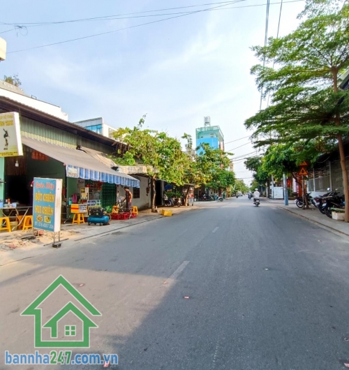 CHỈ 10 TỶ – MẶT TIỀN HẺM NHỰA 12M - THÔNG – ĐẸP NHẤT LÊ VĂN QUỚI – XE TẢI VÀO TẬN NHÀ – 100M² Diện tích: 100m² (4.2 x 25) – vuông vức, cực đẹp. 