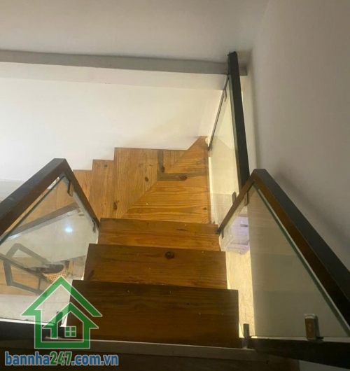 CHỈ 2,95 TỶ – NHÀ 2 TẦNG, 3PN – NGAY CÔNG VIÊN HOÀNG VĂN THỤ – SÁT SÂN BAY DT: 22m² (3x7m), kết cấu 1 trệt 1 lửng, 3PN, 1WC Hẻm trước nhà 3m, thông thoáng.