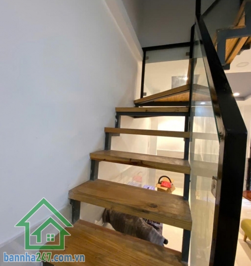 CHỈ 2,95 TỶ – NHÀ 2 TẦNG, 3PN – NGAY CÔNG VIÊN HOÀNG VĂN THỤ – SÁT SÂN BAY DT: 22m² (3x7m), kết cấu 1 trệt 1 lửng, 3PN, 1WC Hẻm trước nhà 3m, thông thoáng.