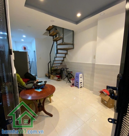 CHỈ 2,95 TỶ – NHÀ 2 TẦNG, 3PN – NGAY CÔNG VIÊN HOÀNG VĂN THỤ – SÁT SÂN BAY DT: 22m² (3x7m), kết cấu 1 trệt 1 lửng, 3PN, 1WC Hẻm trước nhà 3m, thông thoáng.