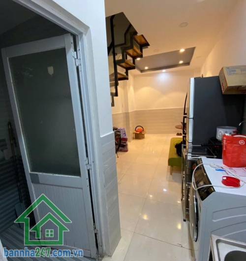 CHỈ 2,95 TỶ – NHÀ 2 TẦNG, 3PN – NGAY CÔNG VIÊN HOÀNG VĂN THỤ – SÁT SÂN BAY DT: 22m² (3x7m), kết cấu 1 trệt 1 lửng, 3PN, 1WC Hẻm trước nhà 3m, thông thoáng.