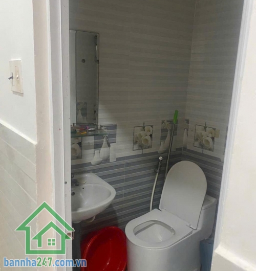 CHỈ 2,95 TỶ – NHÀ 2 TẦNG, 3PN – NGAY CÔNG VIÊN HOÀNG VĂN THỤ – SÁT SÂN BAY DT: 22m² (3x7m), kết cấu 1 trệt 1 lửng, 3PN, 1WC Hẻm trước nhà 3m, thông thoáng.