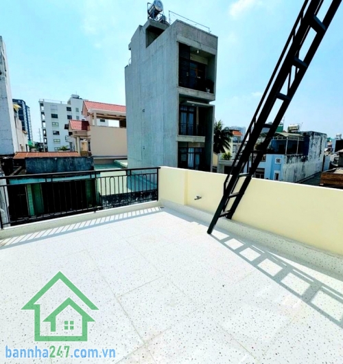 CHỈ 9,9 TỶ – NHÀ MẶT TIỀN VỪA Ở VỪA KINH DOANH -  ÂU CƠ – TÂN BÌNH – NGAY CHỢ BÀ QUẸO – KD ĐA NGÀNH  Diện tích: 62m² (4 x 15m) – nở hậu, sổ vuông đẹp. Kết cấu: 1 trệt + 2 lầu + sân thượng. Công năng: 3PN – 3WC, phòng khách, bếp, phòng thờ riêng. Sân thượn