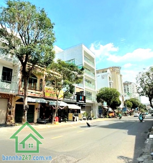CHỈ 6,85 TỶ – NHÀ MỚI – SÁT MẶT TIỀN – VƯỜN LÀI, TÂN PHÚ - DT 56M² (4x14)M – 2 TẦNG – 3PN – HXH ĐỖ CỬA Thông tin chi tiết: • Diện tích: 56m² – vuông vức • Kết cấu: 1 trệt + 1 lầu, nhà mới đẹp • Công năng: 3PN – 2WC • Có phòng ngủ dưới trệt tiện người lớn 
