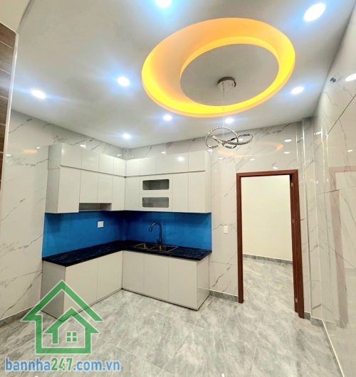 CHỈ 6,85 TỶ – NHÀ MỚI – SÁT MẶT TIỀN – VƯỜN LÀI, TÂN PHÚ - DT 56M² (4x14)M – 2 TẦNG – 3PN – HXH ĐỖ CỬA Thông tin chi tiết: • Diện tích: 56m² – vuông vức • Kết cấu: 1 trệt + 1 lầu, nhà mới đẹp • Công năng: 3PN – 2WC • Có phòng ngủ dưới trệt tiện người lớn 