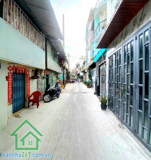 NHỈNH 3 TỶ – NHÀ 3 TẦNG – XE HƠI ĐỖ CỔNG – Q11 - 2PN – 3WC + DT: 3x5m – vuông vức + 1 trệt 2 lầu – 2PN – 3WC + Nhà mới, tặng sofa + máy lạnh + Hẻm xe hơi