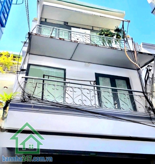 CHỈ 5,15 TỶ – HXH HUỲNH VĂN BÁNH – TRUNG TÂM PHÚ NHUẬN - NHÀ MỚI 3 TẦNG – 2PN MASTER – Ở NGAY Diện tích: 28m² (4,1m x 7m) Nở hậu 4,4m – phong thủy đẹp * * Trệt + 2 lầu BTCT * 2 PN Master – 3 WC