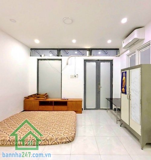 CHỈ 5,15 TỶ – HXH HUỲNH VĂN BÁNH – TRUNG TÂM PHÚ NHUẬN - NHÀ MỚI 3 TẦNG – 2PN MASTER – Ở NGAY Diện tích: 28m² (4,1m x 7m) Nở hậu 4,4m – phong thủy đẹp * * Trệt + 2 lầu BTCT * 2 PN Master – 3 WC