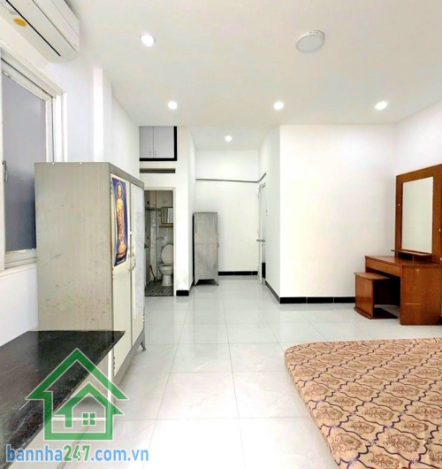 CHỈ 5,15 TỶ – HXH HUỲNH VĂN BÁNH – TRUNG TÂM PHÚ NHUẬN - NHÀ MỚI 3 TẦNG – 2PN MASTER – Ở NGAY Diện tích: 28m² (4,1m x 7m) Nở hậu 4,4m – phong thủy đẹp * * Trệt + 2 lầu BTCT * 2 PN Master – 3 WC