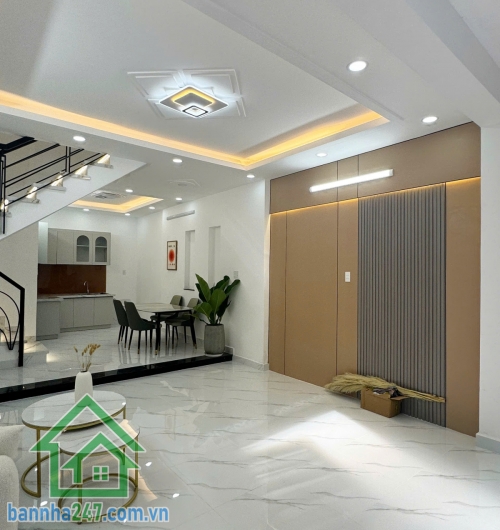 CHỈ 5,1 TỶ – NHÀ 2 TẦNG – HẺM XE HƠI 5M – Ô TÔ NGỦ TRONG NHÀ – BÌNH TÂN.