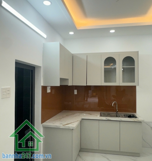 CHỈ 5,1 TỶ – NHÀ 2 TẦNG – HẺM XE HƠI 5M – Ô TÔ NGỦ TRONG NHÀ – BÌNH TÂN.