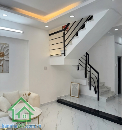CHỈ 5,1 TỶ – NHÀ 2 TẦNG – HẺM XE HƠI 5M – Ô TÔ NGỦ TRONG NHÀ – BÌNH TÂN.