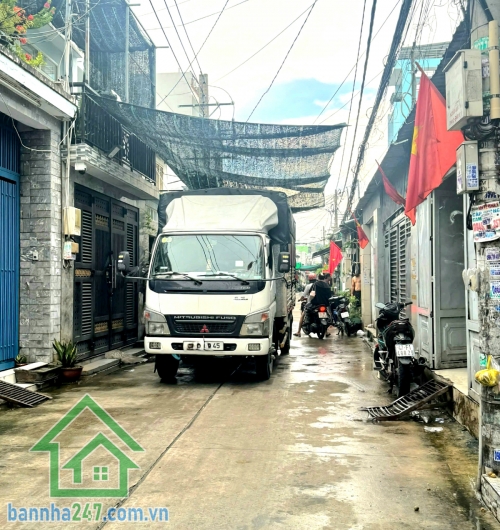 CHỈ 4.65 TỶ – NHÀ 3 TẦNG ĐÚC BTCT CỨNG CÁP – HẺM XE TẢI 6M – GẦN AEON TÂN PHÚ Diện tích: 4 x 10m (40m²)- DTSD: 100m². Kết cấu: 3 tầng (1 trệt + 1 lửng + 1 lầu)  3PN – 2 WC